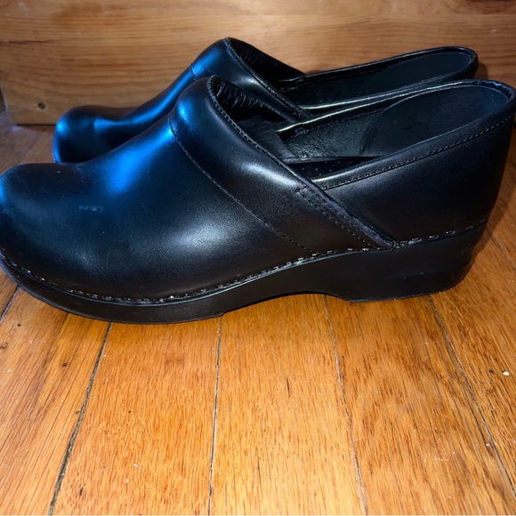 LL Bean Black Leather Clogs Women's Size 9. Great condition - Picture 3 of 5